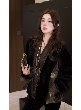 2025新国风鹅绒袖口重工刺绣羽绒外套65066