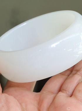 羊脂玉手镯新疆和田玉籽料