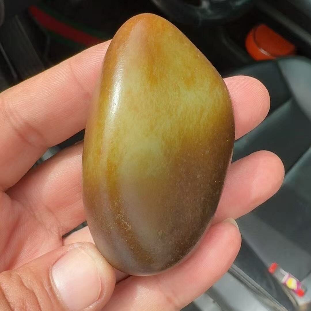正宗新疆和田玉籽料油红皮高脂粉青黄玉原石玩料把件一把抓真皮