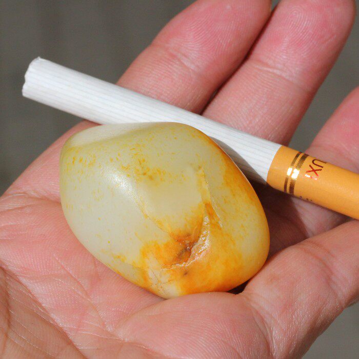 正宗新疆和田玉籽料玉龙喀什河洒金皮白玉原石挂件做料无修磨染色