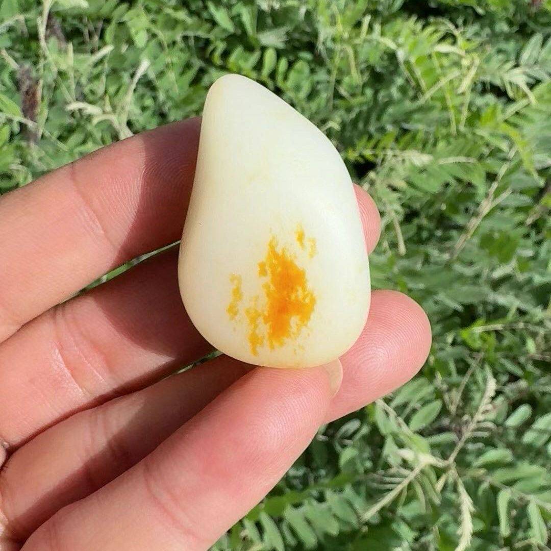 正宗新疆和田玉籽料聚红皮高密度羊脂白玉原石玩料挂件精品收藏级