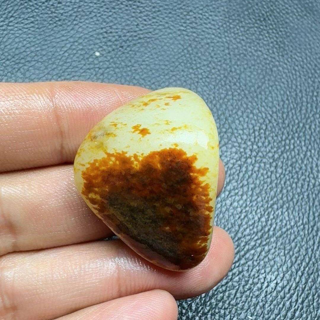 正宗新疆和田玉籽料红皮白肉原石玩料把件收藏级原籽天然真皮无修