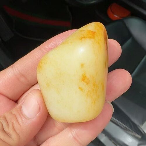 新疆和田玉籽料洒金皮高脂粉