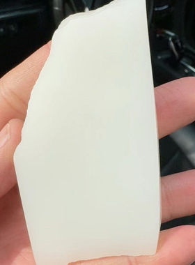 新疆和田玉山流水料白玉原石挂件