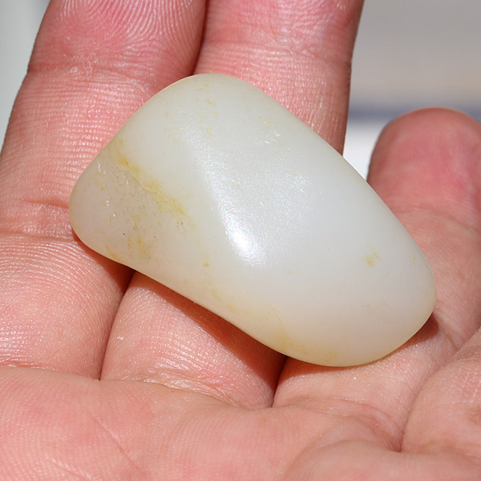 正宗新疆和田玉籽料洒金皮精品玩料挂件高脂粉白玉玉龙河原石吊坠