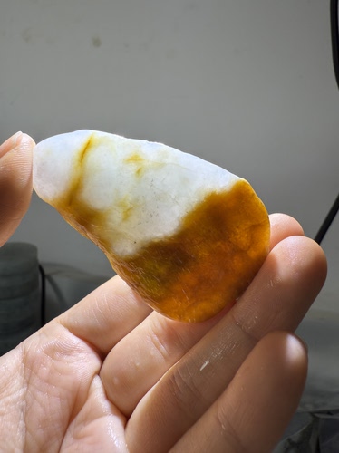 C485天然黄双色随形天然缅甸翡翠边角料保真保A假一罚三包打孔