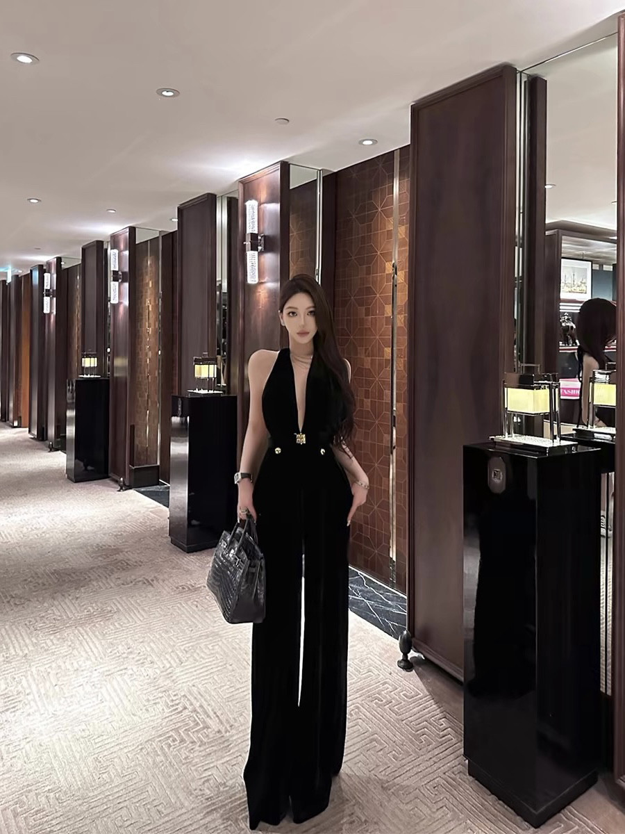 GGQSDZ高级千金感名媛风气质显瘦收腰性感深v领挂脖丝绒连体裤女