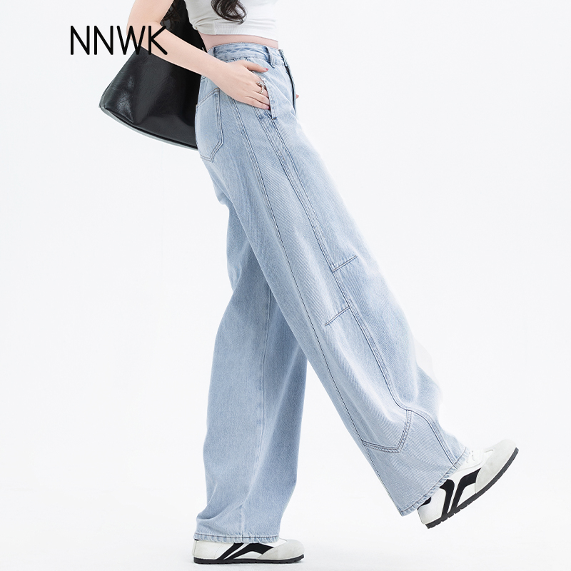 今年流行加绒弯刀裤浅色牛仔裤女