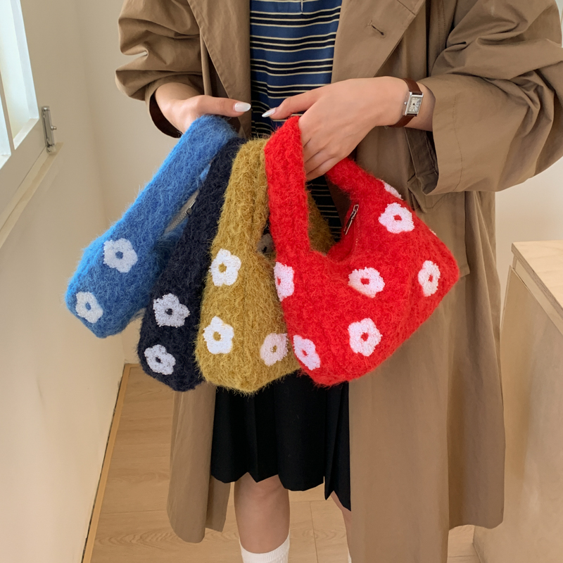 韩系复古花朵刺绣毛绒手提包新款秋冬软糯毛绒包包小众手拎收纳包