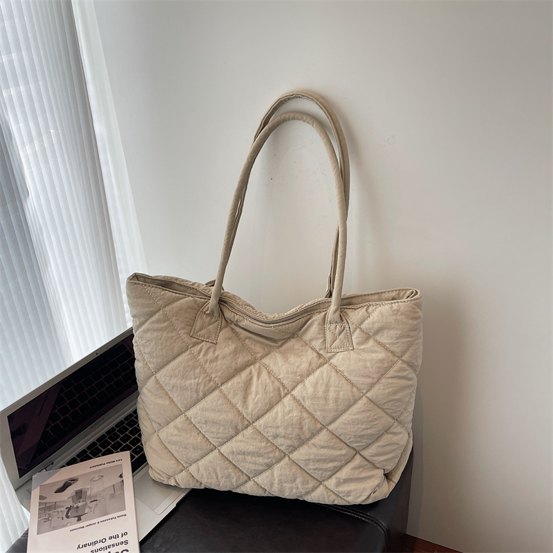 菱格棉服包包女2025新款大容量休闲帆布包秋冬单肩简约通勤托特包