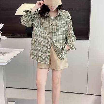 格子长袖衬衫女春季新款翻领单排扣百搭宽松休闲叠穿上衣莉0.37
