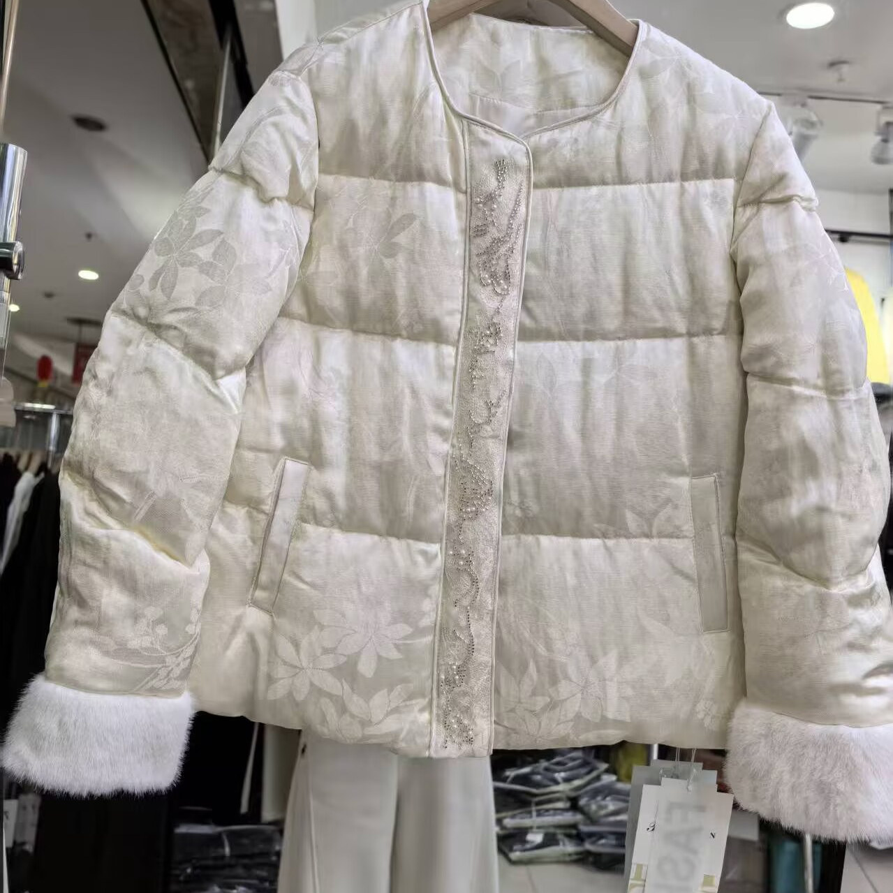 国风提花串珠刺绣羽绒服女冬新款仿貂毛袖口显瘦保暖外套霞0.61