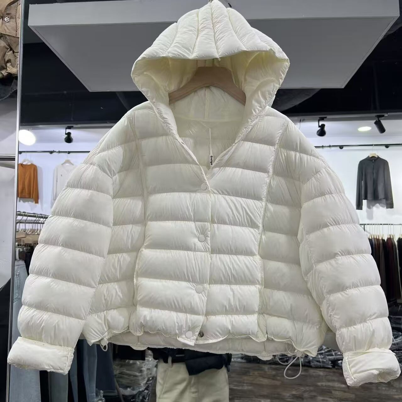 连帽鹅绒服女短款冬季新款下摆抽绳显瘦加厚保暖轻薄外套世0.38