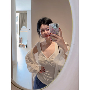 城南边儿7.6美眉休息的一天~条纹挂脖背心棉质内搭+扭结背心