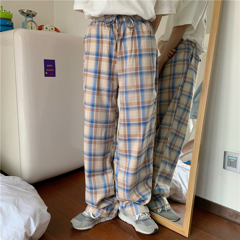 Real photo of summer students' relaxed plaid pants