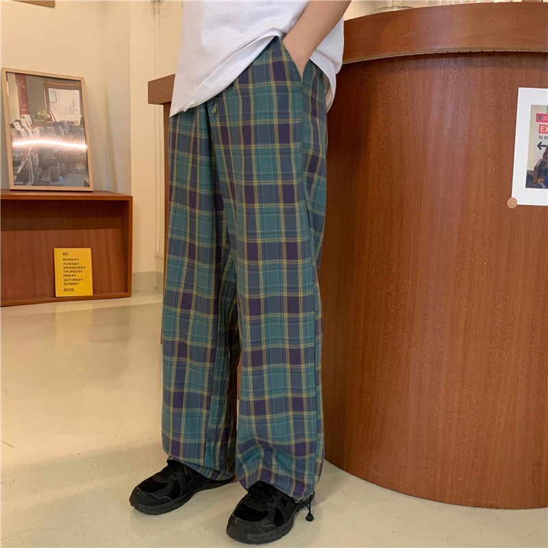 Real shot of relaxed plaid pants in spring and summer