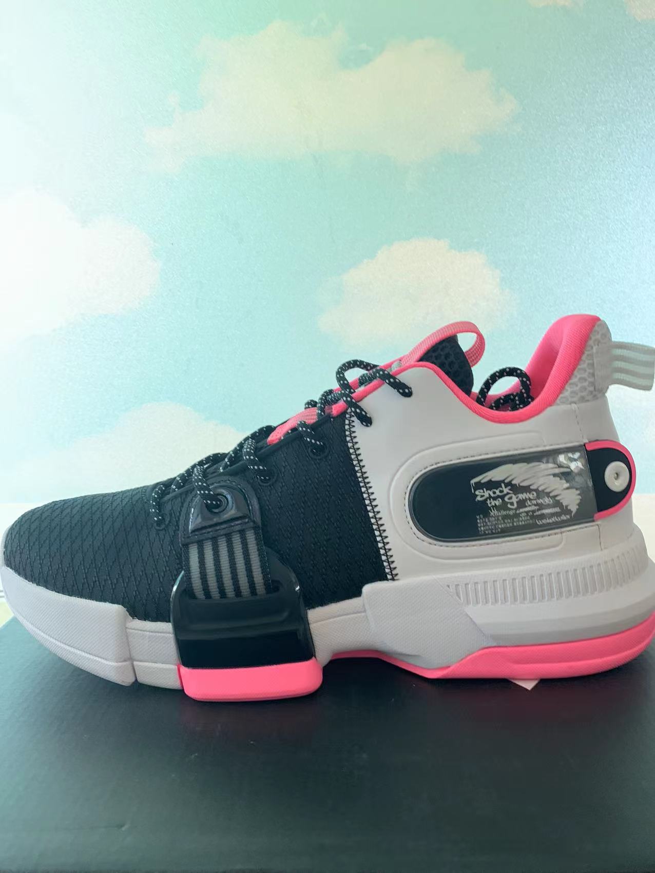 安踏轻狂2代男篮球鞋新款低帮实战透气耐磨运动鞋112141640s