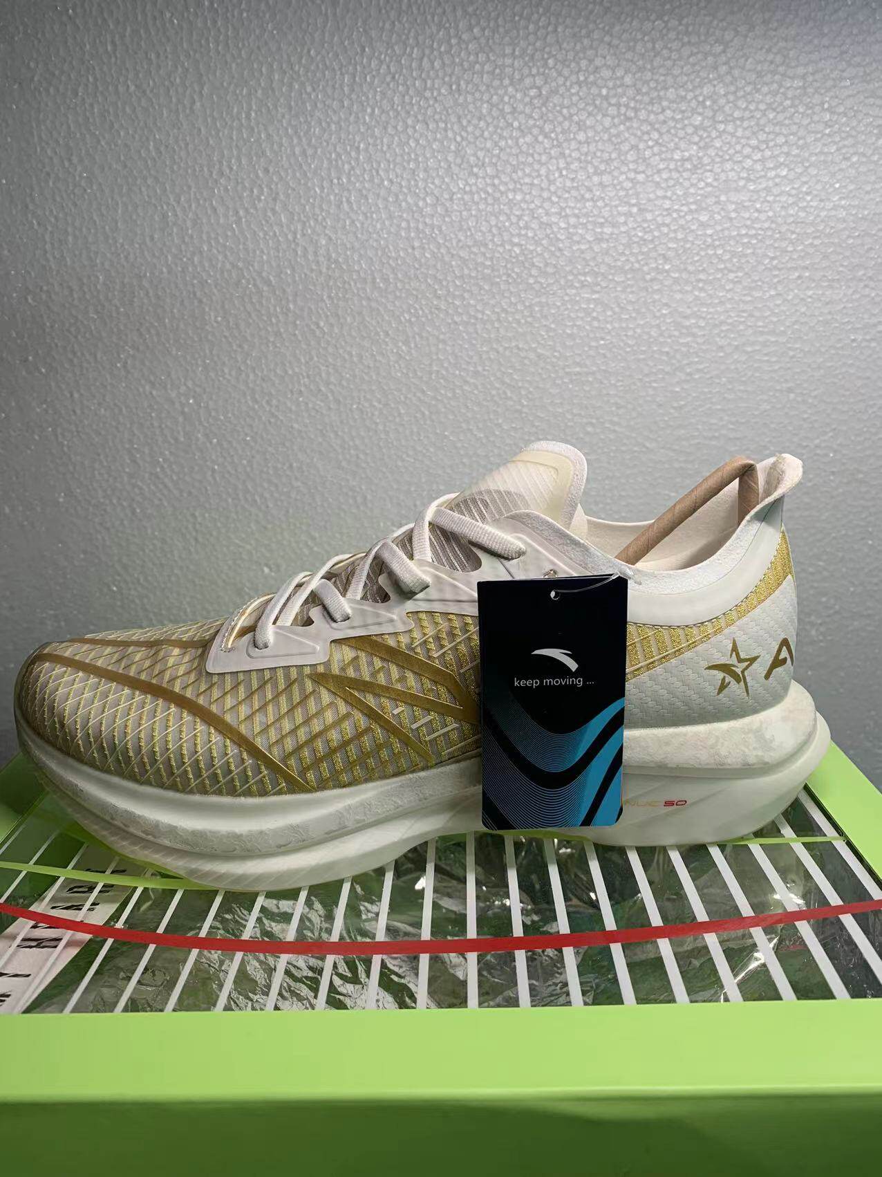 安踏运动鞋女鞋2021秋季新款超轻透气缓震跑步鞋122135589s