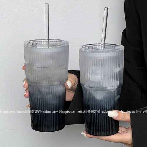 磨砂质感渐变黑大容量竖纹吸管杯