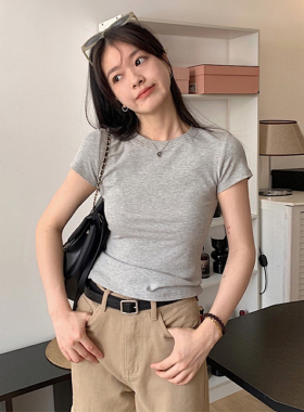 新款灰色圆领正肩显瘦短袖t恤女夏季设计感小众内搭别致绝美上衣