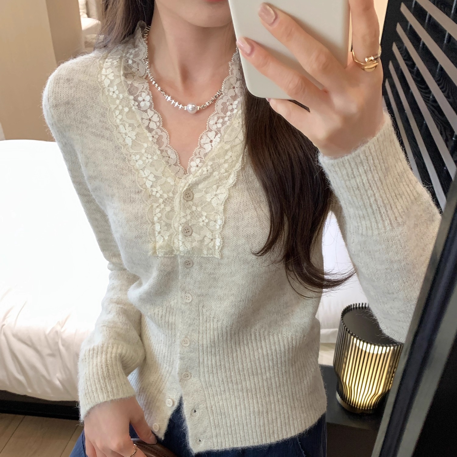 高知miu系蕾丝花边V领羊毛针织毛衣开衫外套女秋新款长袖百搭上衣