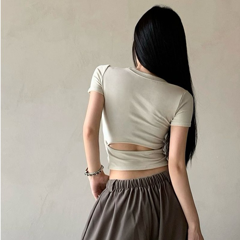 辣妹风U领露脐短袖T恤女