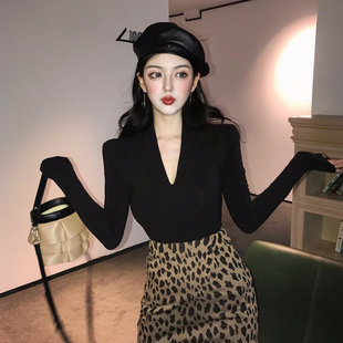 黑色性感显瘦打底衫女2026春秋新款ins小心机V领上衣修身长袖T恤