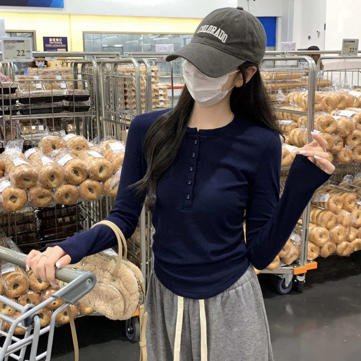 修身圆领纽扣褶皱打底衫