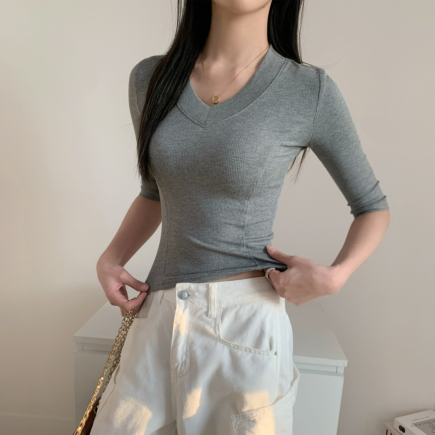小个子辣妹五分袖V领T恤女春夏季2026短款绝美纯欲内搭小中袖上衣图片