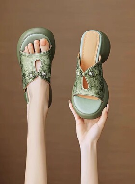 2026新款复古外穿厚底包头半拖鞋女软皮懒人绿色凉拖粗跟绣花镂空