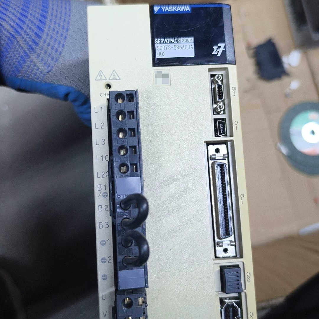 安川7系伺服驱动器SGD7S-5R5A00A，几乎，议价