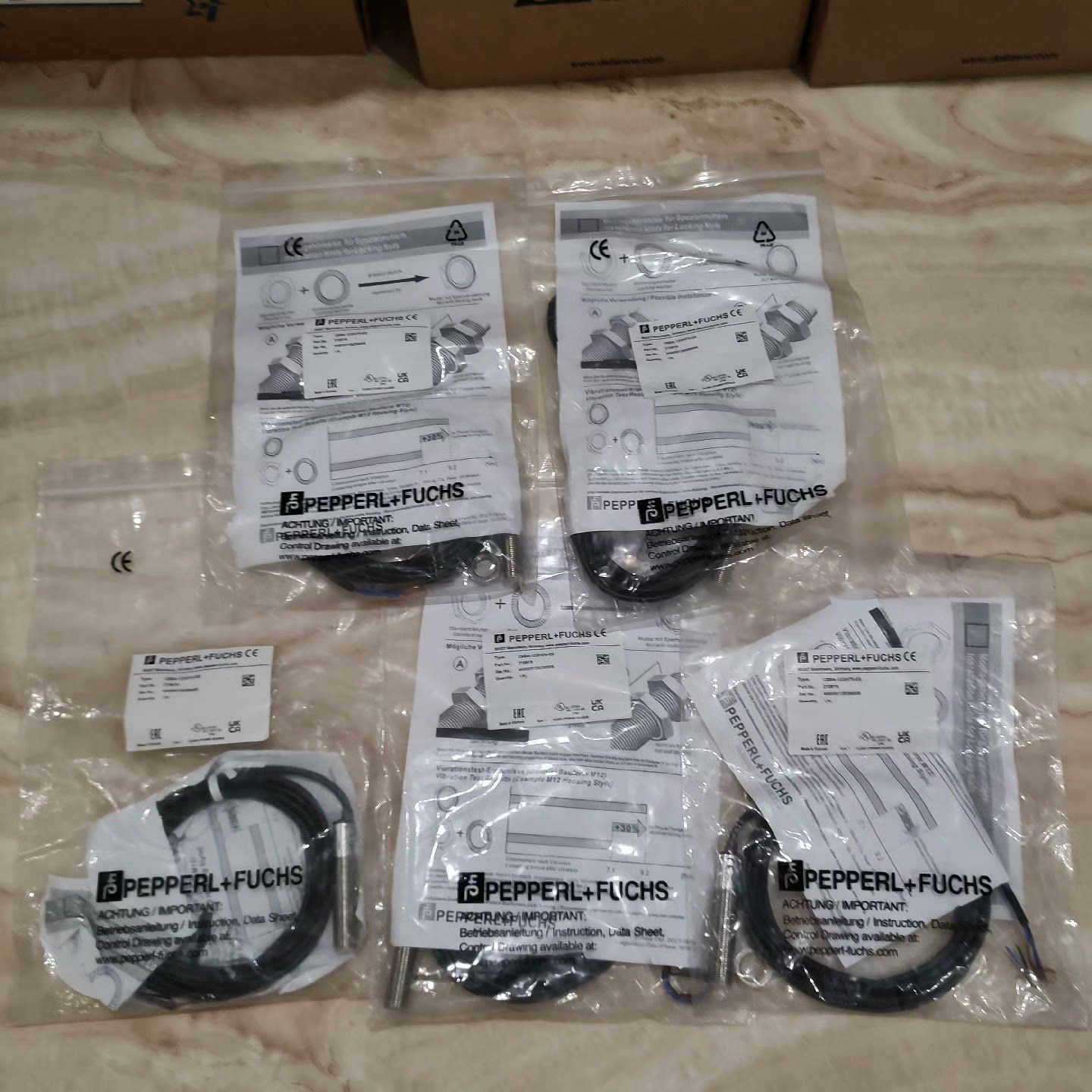 ，CBB4-12GH70-E0电容接近开关。懂行会用议价