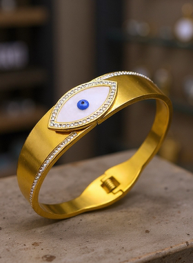 NVOXS跨境恶魔之眼镶钻手镯女通勤气质百搭钛钢眼睛手环卡扣手饰