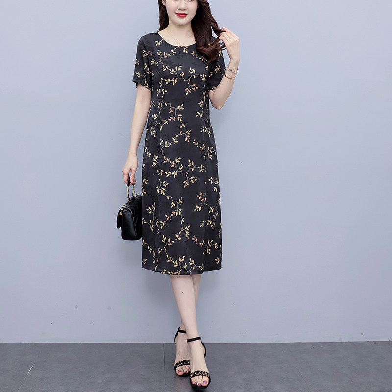 碎花连衣裙女夏2023新款中年妈妈洋气显瘦遮肚子减龄漂亮真丝裙子