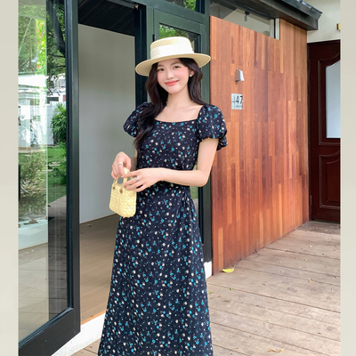 大方得体的黑色碎花收腰连衣裙女