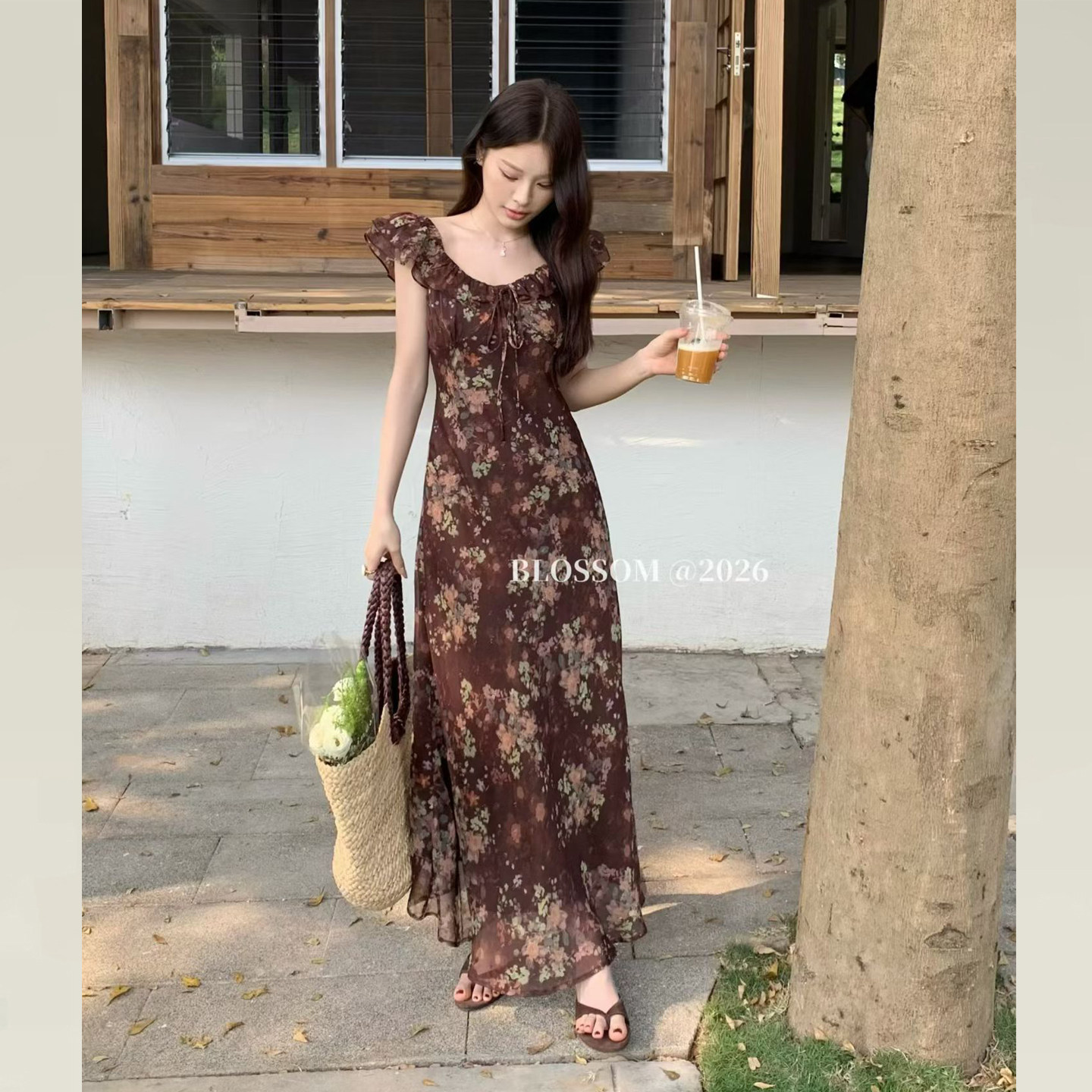 季季碎花连衣裙女2026新款法式U领荷叶袖海边穿搭显瘦气质长裙子