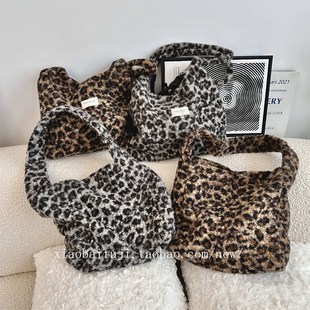 小白兔几 秋冬新款韩国ins风仿羊羔毛绒大容量单肩包豹纹托特包