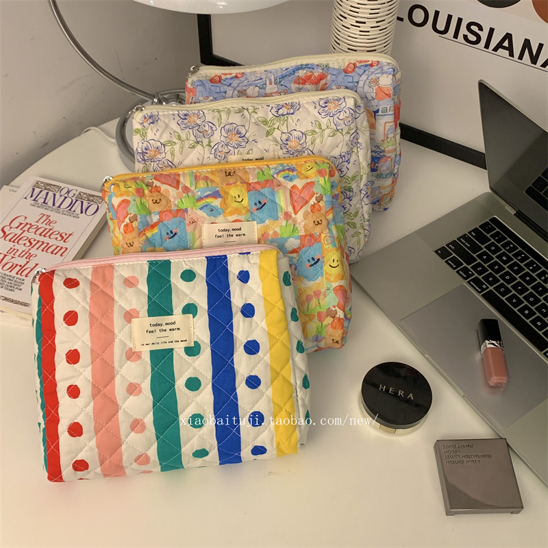 小白兔几  可爱插画大容量化妆包绗缝便携收纳包外出旅行洗漱包