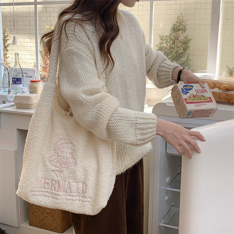 日系可爱刺绣背心包毛绒单肩包