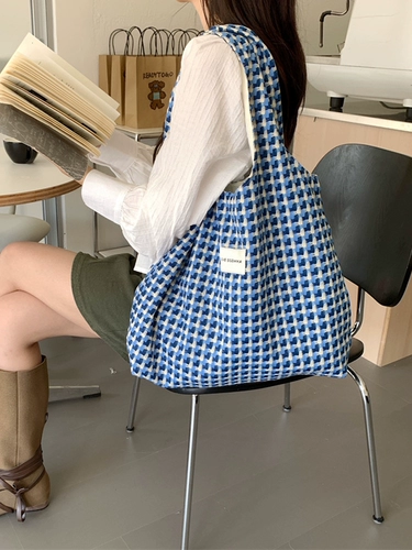 Синий плетеный шоппер, вместительная и большая сумка подмышку, сумка на одно плечо, широкая цветовая палитра