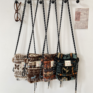 小白兔几新款毛绒复古斜挎包秋冬外出单肩包随身手机包杂物收纳袋