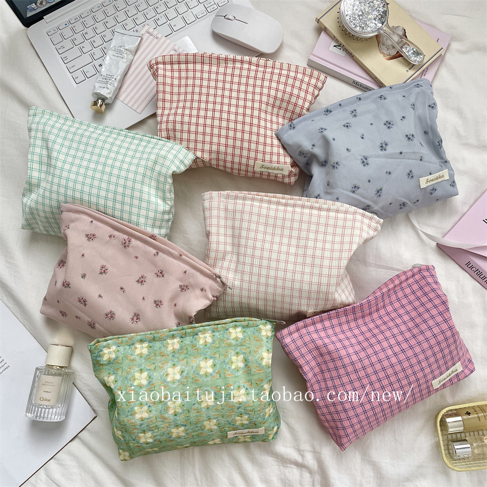 小白兔几 新款清新格子便携化妆品收纳袋化妆包大容量外出补妆包