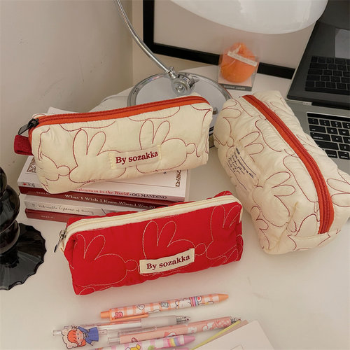 绗缝兔子笔袋女便携化妆包收纳包