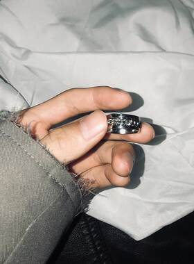 链条旋转戒指男女时尚个性ins潮食指嘻哈单身戒钛钢不掉色开酒瓶