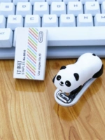 Симпатичная мультипликационная панда мини -бронирование машина Дети Портативная маленькая машина для бронирования. Студенческие канцелярские товары.