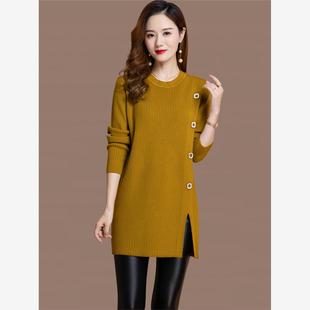 配大衣的毛衣连衣裙女士新款大款秋冬季中长款开叉加厚妈妈打底衫