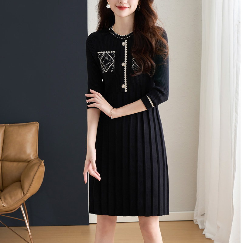 小香风针织连衣裙女秋冬2025新款高级感中长款内搭打底毛衣百褶裙