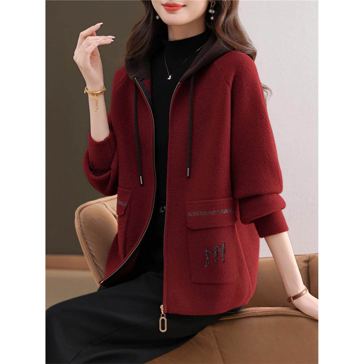 红色连帽卫衣外套女春秋2025新款宽松中年妈妈装小个子夹克棒球服