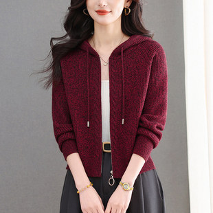 2026年新款连帽拉链针织开衫女短款红色毛衣外套小个子高级感上衣