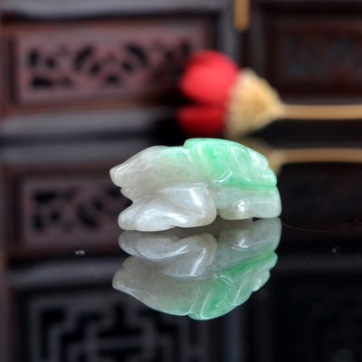 天然a货翡翠牛吊坠翠绿如意玉牛挂坠本命立体玉生肖牛挂件10413